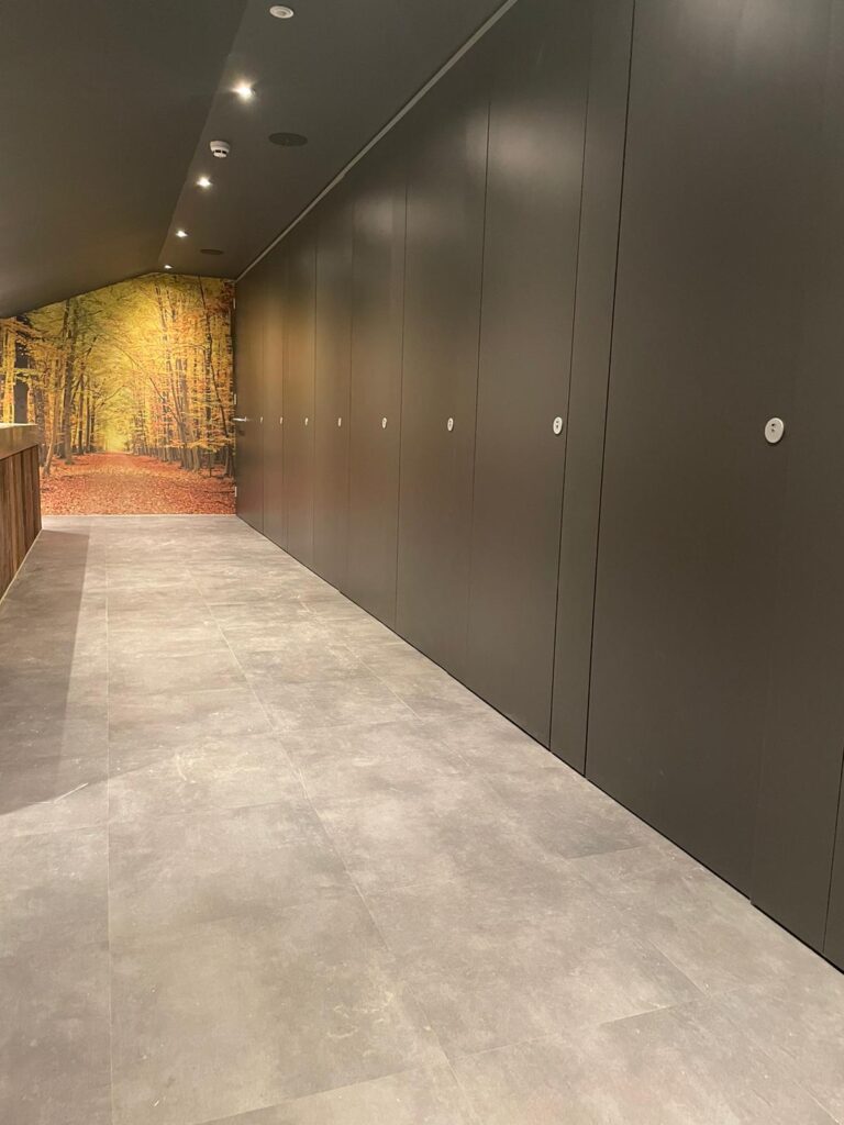 Flush fronted laminate toilet cubicles