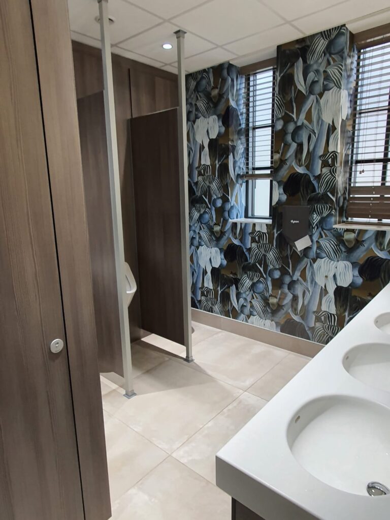 Urinal privacy screens