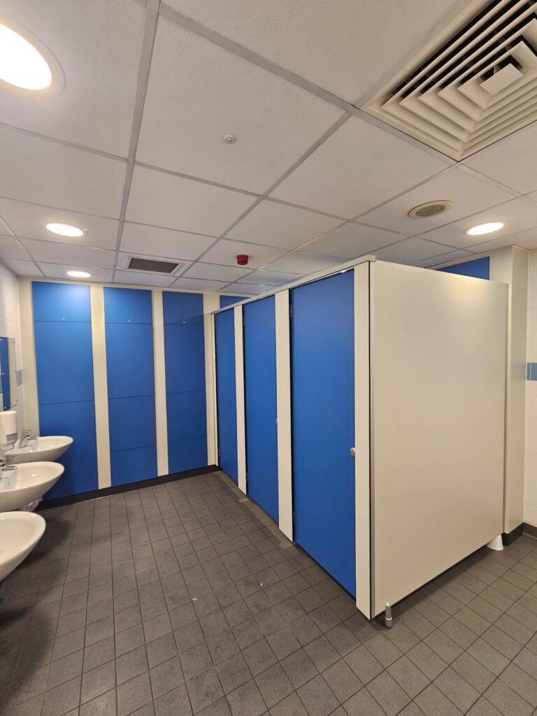 Splash cubicles and wall panelling