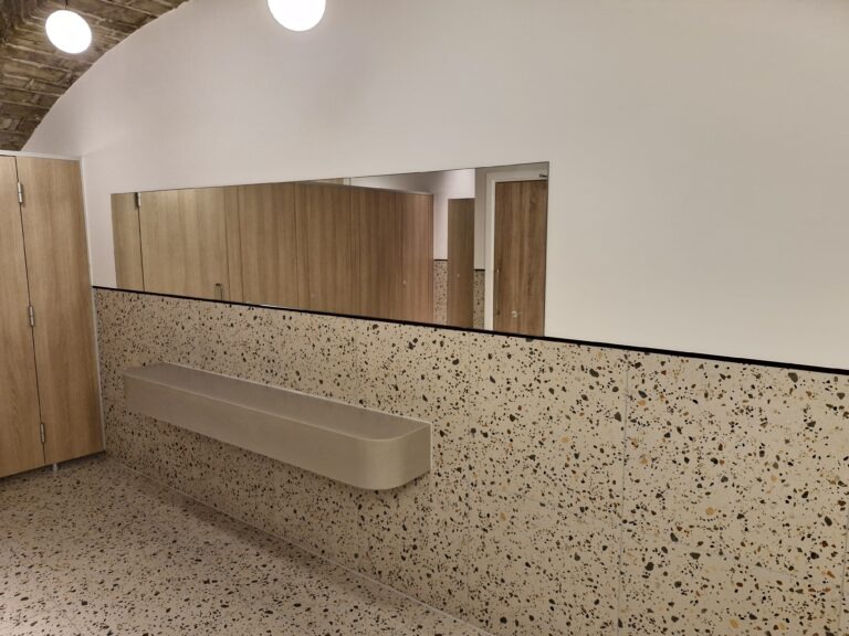 Vanity unit for bags